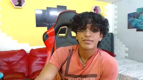 Snapshot of bull_cam chatting on 11/29/25, 01:25 bull_cam online show from 11/29/25, 01:25