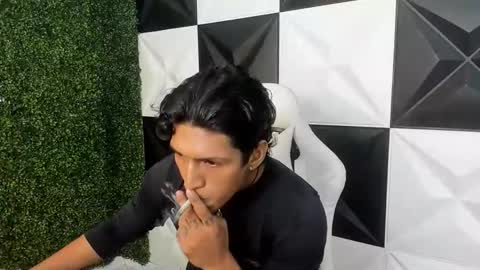 Snapshot of bull_cam chatting on 12/02/25, 01:55 bull_cam online show from 12/02/25, 01:55