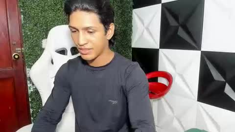 Snapshot of bull_cam chatting on 12/02/25, 07:09 bull_cam online show from 12/02/25, 07:09