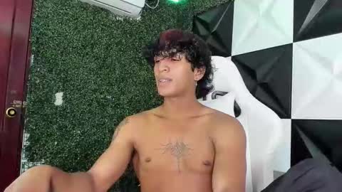 Snapshot of bull_cam chatting on 12/14/25, 02:22 bull_cam online show from 12/14/25, 02:22