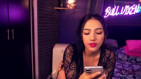 Snapshot of bull_vixen2001 chatting on 11/16/25, 09:48 Bunny and The Rock online show from 11/16/25, 09:48