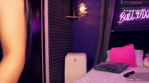 Snapshot of bull_vixen2001 chatting on 11/27/25, 12:18 Bunny and The Rock online show from 11/27/25, 12:18