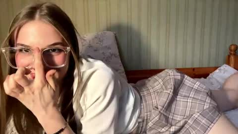 Mary online show from 04/27/26, 02:04