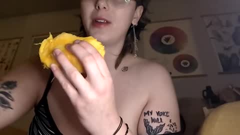 bunny_anon online show from 04/28/26, 06:07