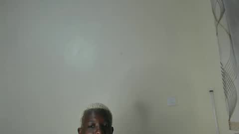 Snapshot of bunny_bliss4 chatting on 10/21/25, 01:56 Bunny Bliss online show from 10/21/25, 01:56