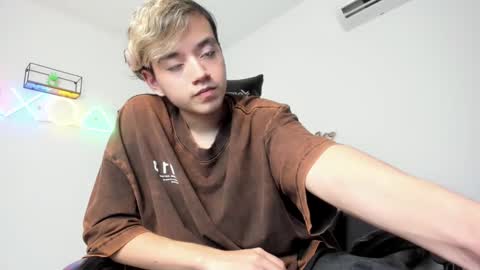 bunny online show from 01/21/25, 03:43