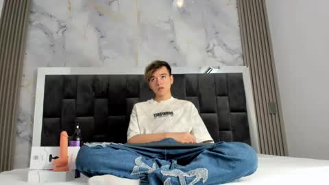 bunny online show from 03/01/25, 02:02