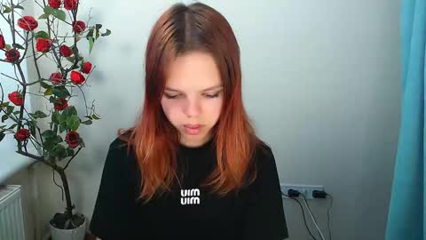 Snapshot of bunnybloom_ chatting on 09/30/25, 04:17 Ariel online show from 09/30/25, 04:17