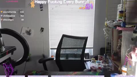 Snapshot of bunnycheekz chatting on 12/04/24, 06:06 Tokki  bunny  online show from 12/04/24, 06:06