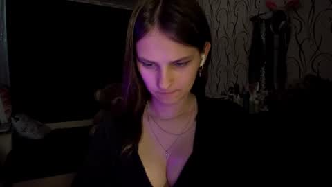 Snapshot of bunnytrussel chatting on 06/21/26, 06:05 Bella online show from 06/21/26, 06:05
