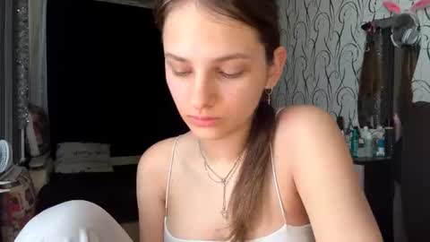 Snapshot of bunnytrussel chatting on 06/23/26, 07:17 Bella online show from 06/23/26, 07:17