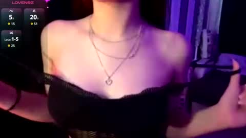 Snapshot of bunnytrussel chatting on 07/19/26, 07:01 Bella online show from 07/19/26, 07:01
