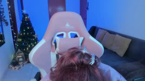 Snapshot of burbuja_cosmic chatting on 12/13/24, 03:38 Im Val Welcome to my room My instagram Bubble cosmic online show from 12/13/24, 03:38