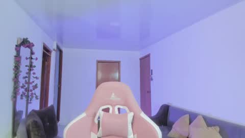 Snapshot of burbuja_cosmic chatting on 03/09/25, 04:05 Im Val Welcome to my room My instagram Bubble cosmic online show from 03/09/25, 04:05