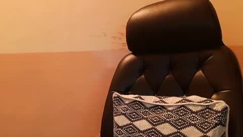 Snapshot of burlymonster chatting on 12/31/24, 07:42 Hairy Arabian online show from 12/31/24, 07:42