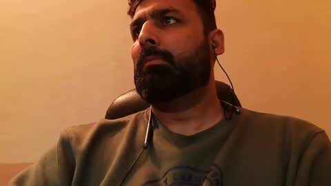 Snapshot of burlymonster chatting on 01/12/25, 04:18 Hairy Arabian online show from 01/12/25, 04:18