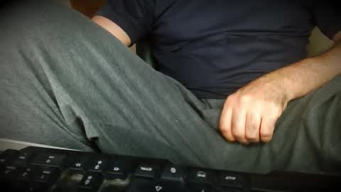 Snapshot of burlymonster chatting on 10/13/25, 05:46 Hairy Arabian online show from 10/13/25, 05:46