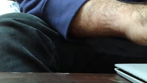 Snapshot of burlymonster chatting on 11/30/25, 01:15 Hairy Arabian online show from 11/30/25, 01:15