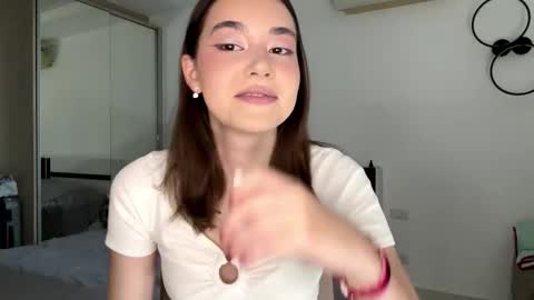 Snapshot of burmahimes chatting on 02/18/26, 07:48 Nica online show from 02/18/26, 07:48