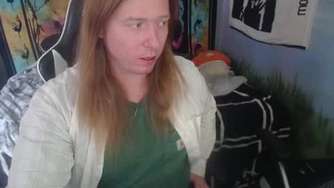 Snapshot of burningflute chatting on 12/17/24, 10:32 burningflute online show from 12/17/24, 10:32