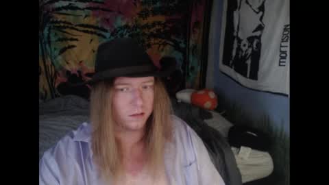 Snapshot of burningflute chatting on 09/21/25, 10:22 burningflute online show from 09/21/25, 10:22