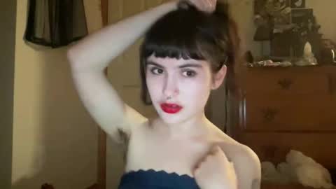 esme gray online show from 03/11/26, 05:02