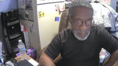 Snapshot of bushhunter23 chatting on 01/09/25, 01:29 bushhunter23 online show from 01/09/25, 01:29