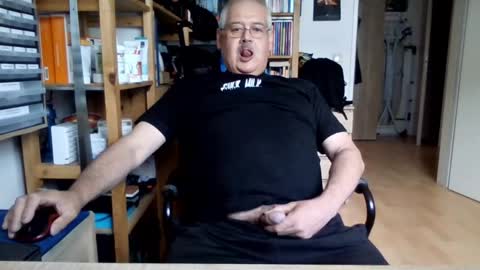 busi online show from 06/08/26, 01:00