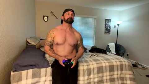 Snapshot of bustedsprockets chatting on 03/25/26, 01:33 Pocket Daddy cockring gaycouple cockring lovense daddy online show from 03/25/26, 01:33