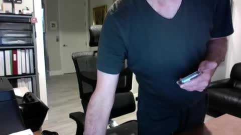 Snapshot of bustinout99 chatting on 01/19/25, 01:33 afternoon wood online show from 01/19/25, 01:33