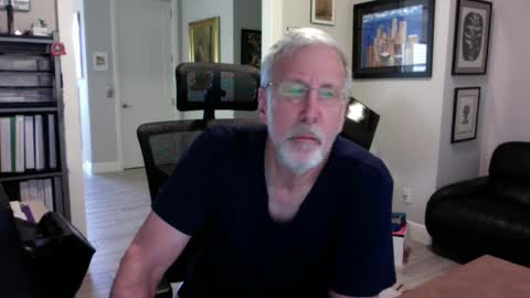 Snapshot of bustinout99 chatting on 01/25/25, 02:14 afternoon wood online show from 01/25/25, 02:14