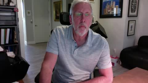 Snapshot of bustinout99 chatting on 12/01/25, 09:31 afternoon wood online show from 12/01/25, 09:31