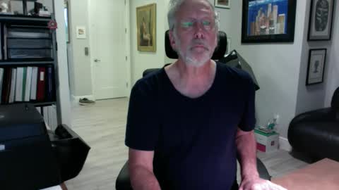 Snapshot of bustinout99 chatting on 01/15/26, 01:59 afternoon wood online show from 01/15/26, 01:59