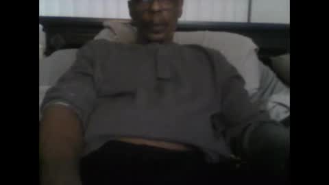 Busturgutzgd1 online show from 12/15/24, 01:02