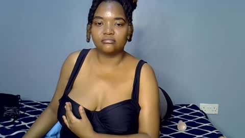 Snapshot of busty_kenzi chatting on 07/21/26, 06:10 busty kenzi online show from 07/21/26, 06:10