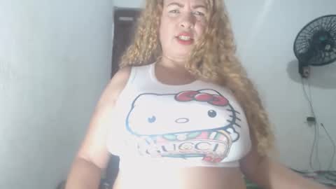 Snapshot of bustyamanda_ chatting on 05/21/26, 12:23 Amanda online show from 05/21/26, 12:23