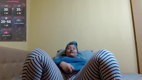 Snapshot of bustyemma chatting on 02/08/25, 09:35 Emma online show from 02/08/25, 09:35