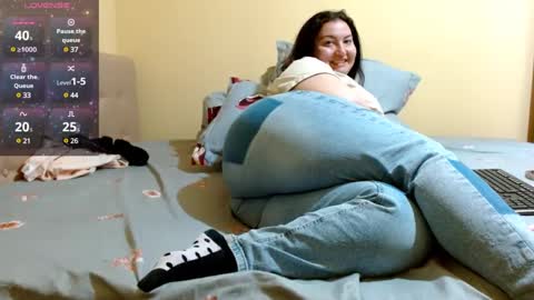 Snapshot of bustyemma chatting on 03/03/25, 12:05 Emma online show from 03/03/25, 12:05