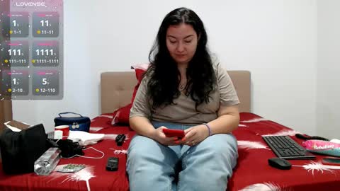 Snapshot of bustyemma chatting on 09/16/25, 07:09 Emma online show from 09/16/25, 07:09