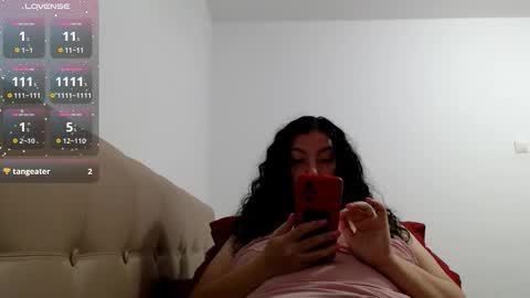 Snapshot of bustyemma chatting on 09/25/25, 05:38 Emma online show from 09/25/25, 05:38