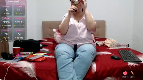 Snapshot of bustyemma chatting on 10/15/25, 06:35 Emma online show from 10/15/25, 06:35