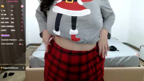 Snapshot of bustyemma chatting on 11/15/25, 08:11 Emma online show from 11/15/25, 08:11