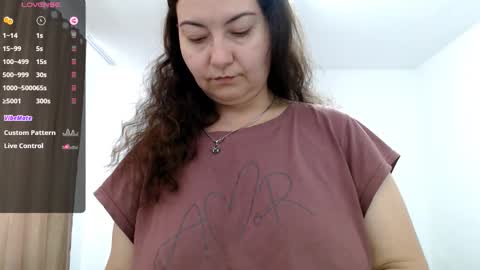 Snapshot of bustyemma chatting on 11/17/25, 10:43 Emma online show from 11/17/25, 10:43