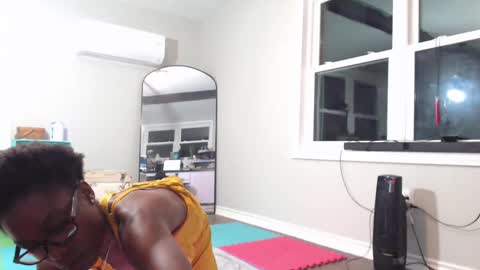 Snapshot of butt3rcup chatting on 09/27/25, 10:31 Goddess online show from 09/27/25, 10:31