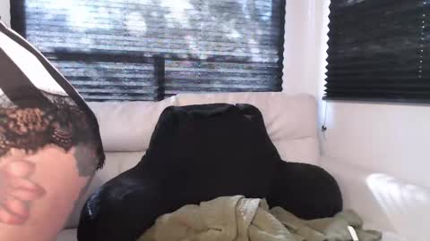 Snapshot of butterflybootyy chatting on 09/24/25, 02:53 butterfly booty online show from 09/24/25, 02:53