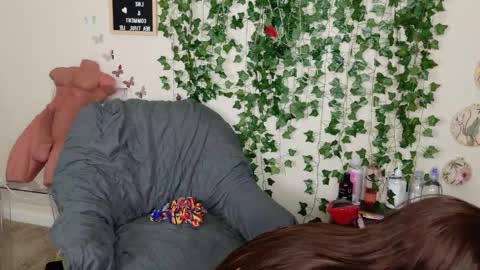 Snapshot of butterflybootyy chatting on 11/04/25, 03:44 butterfly booty online show from 11/04/25, 03:44