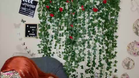 Snapshot of butterflybootyy chatting on 11/28/25, 02:58 butterfly booty online show from 11/28/25, 02:58