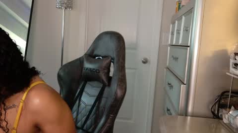butterfly booty online show from 04/27/26, 06:17