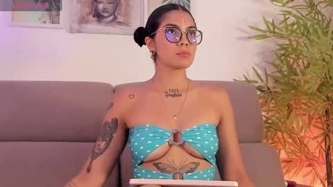 Snapshot of butterflyy1 chatting on 12/04/24, 08:29 butterflyy1 online show from 12/04/24, 08:29