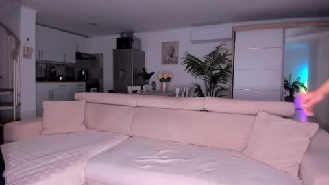 Snapshot of buyyourticketplease chatting on 11/14/25, 07:45 Nicolah Steven Bond online show from 11/14/25, 07:45